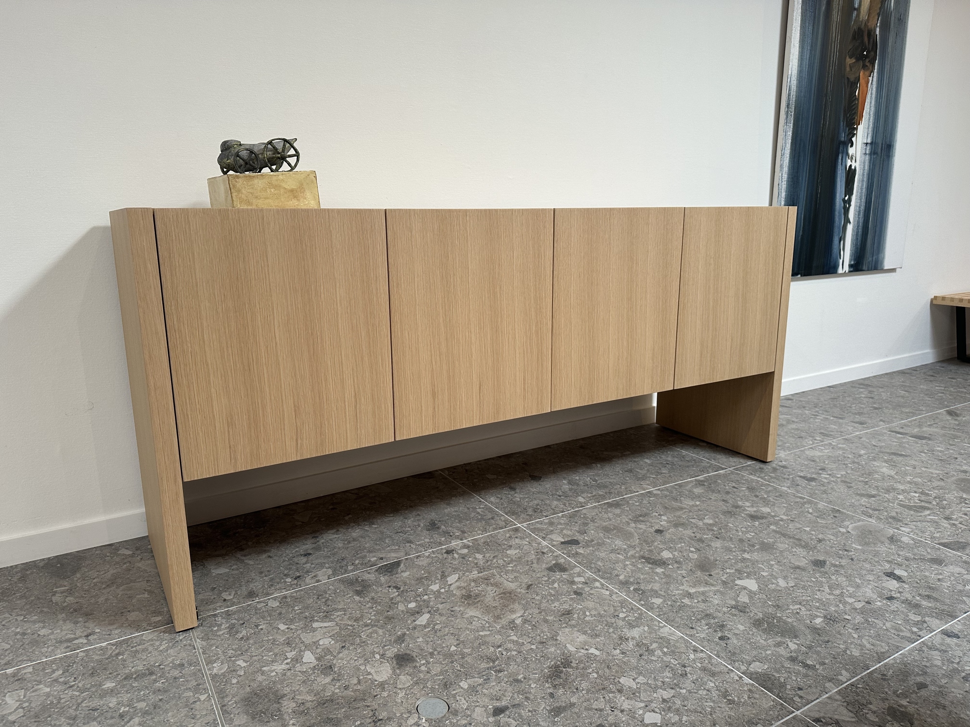 Emmemobili- 4 deurs kast massief eik (180x48xh80cm)