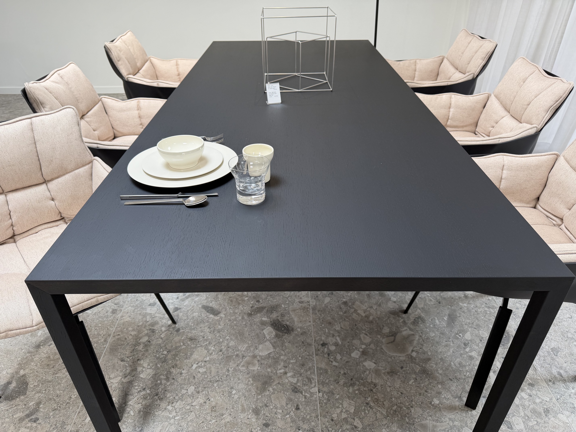 B&B Italia: 6 draaibare armstoelen Husk met rechthoekige tafel Slim 240x105cm