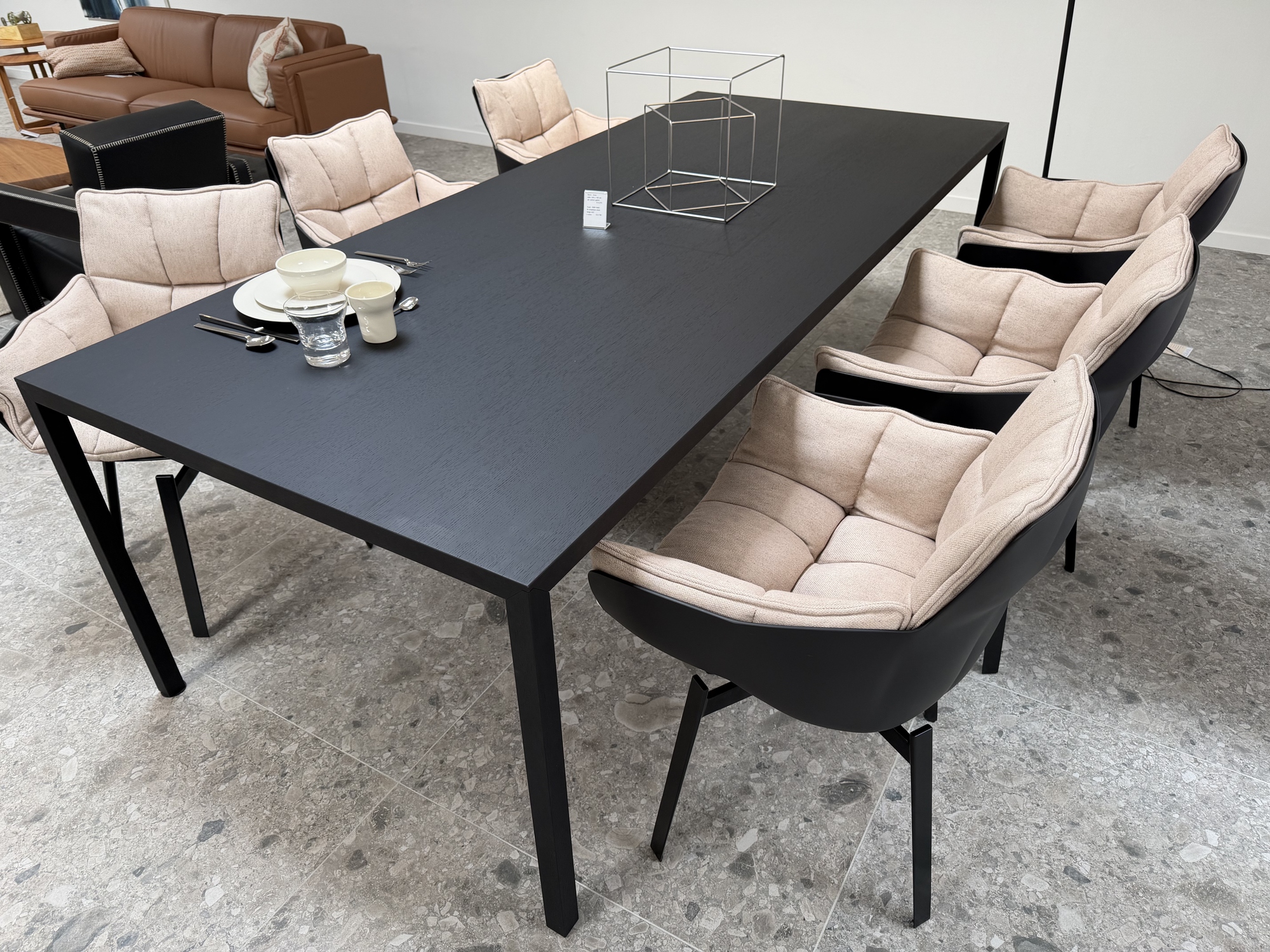 B&B Italia: 6 draaibare armstoelen Husk met rechthoekige tafel Slim 240x105cm