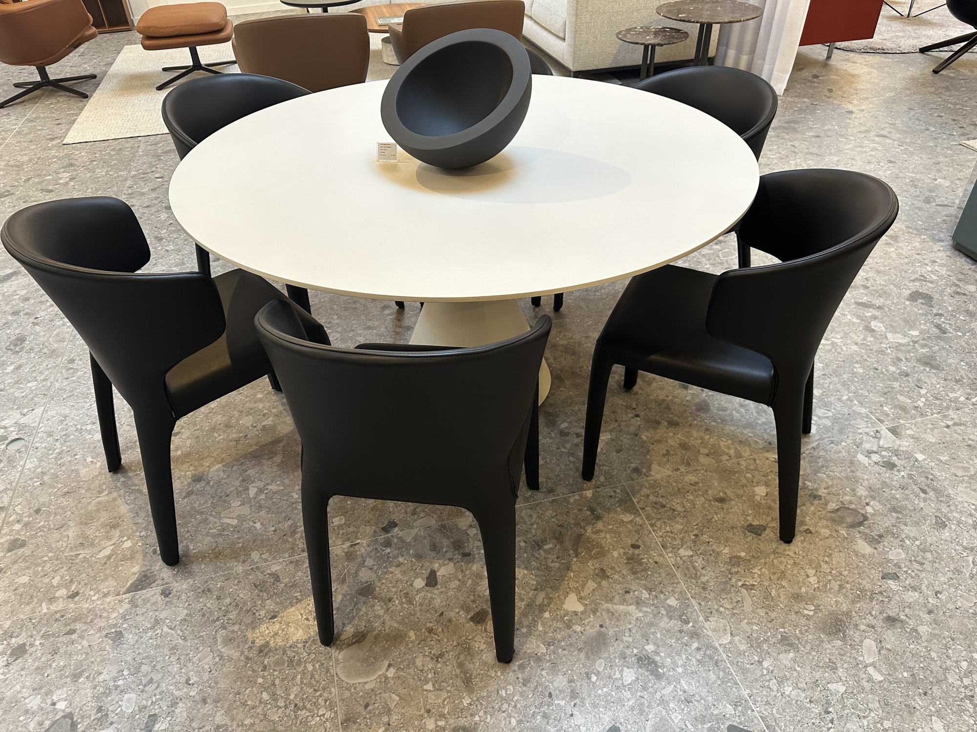 Cassina- 8 x armstoel Hola leder zwart
